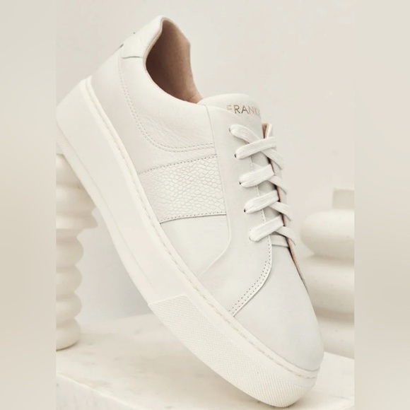 FRANKIE4 Women’s Riley White Tumbled Size 9Gently Worn Super Comfy!